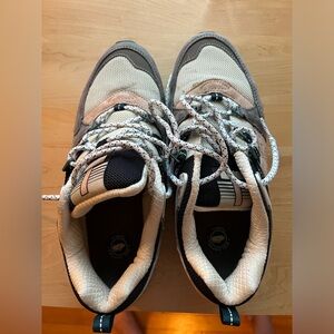 Karhu women’s sneaker size 7.5